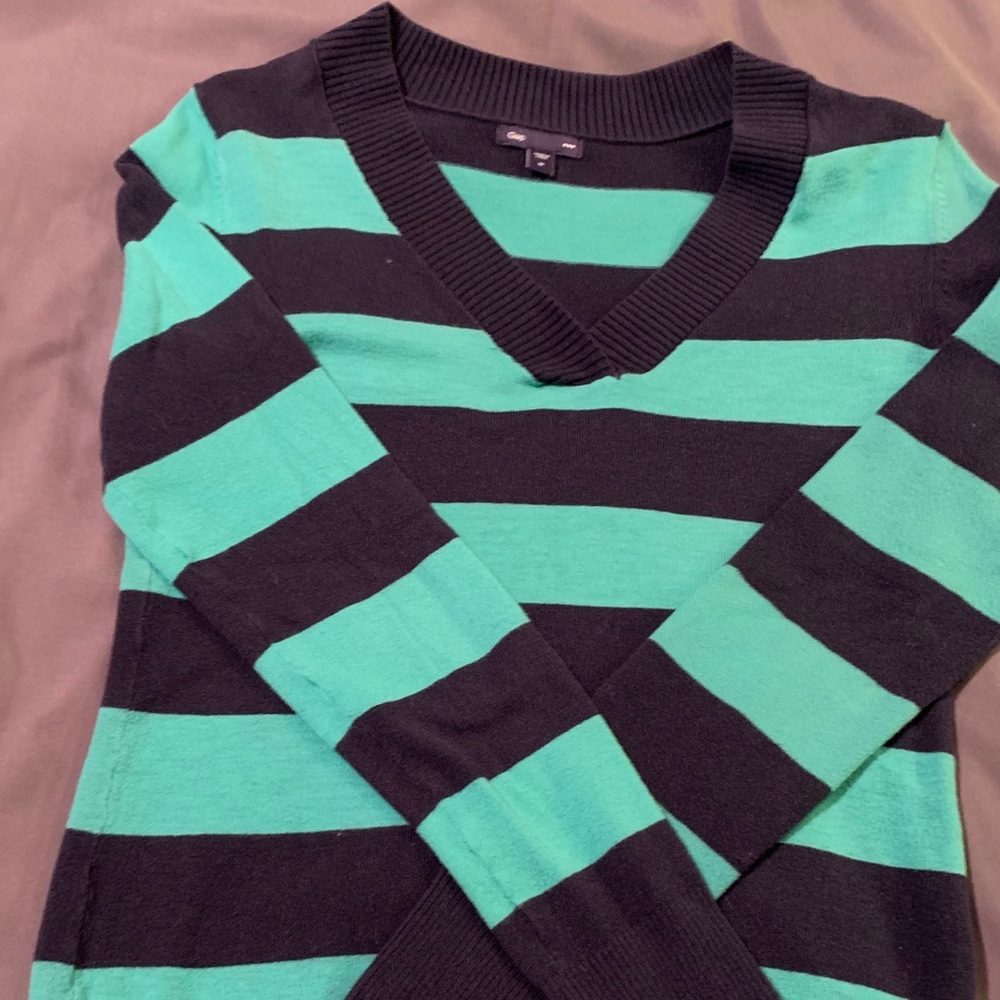 Gap sweater
